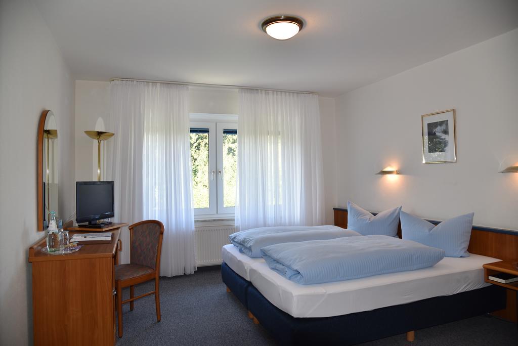 Hotel An Der Alten Porzelline Нойхаус-ам-Реннвег Номер фото